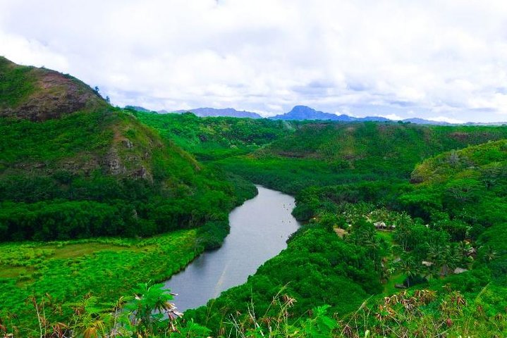 Polynesian Adventure Tours – Waimea Canyon & Wailua River Tour (K1)
