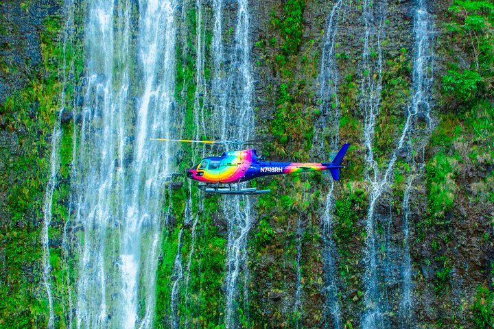 Rainbow Helicopters – Kohala Coast Volcanoes & Waterfalls