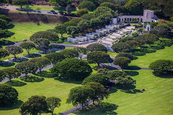 Polynesian Adventure Tours – Pearl Harbor, Arizona Memorial and Punchbowl Tour