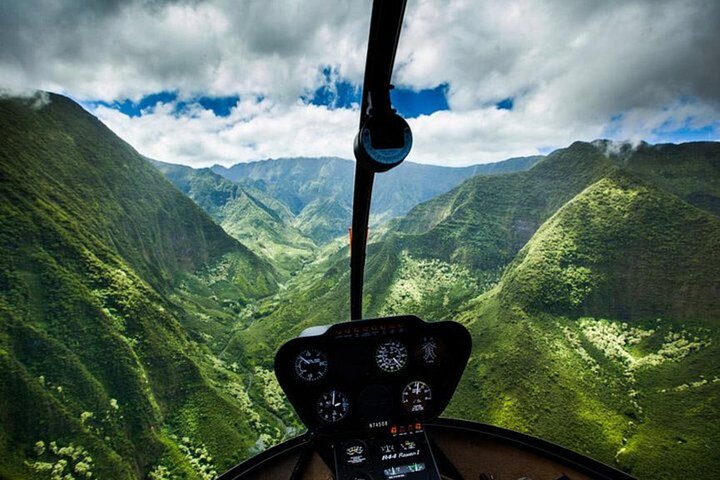 Rainbow Helicopters – Path to Pali Passage