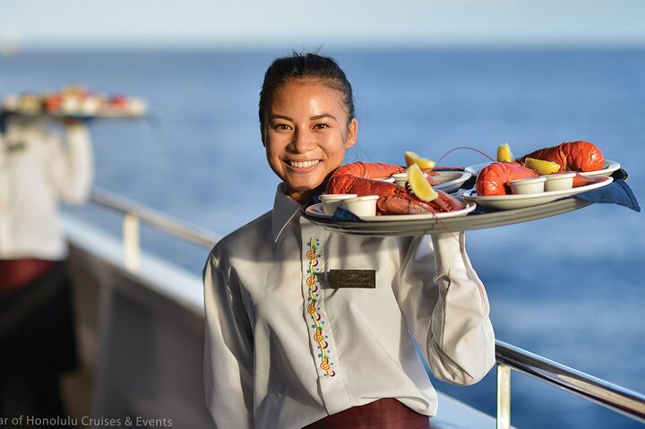 Star of Honolulu – 3 Star Dinner Cruise
