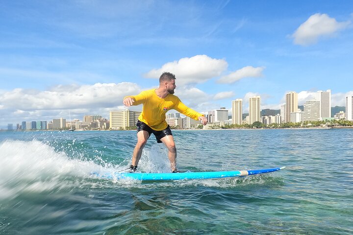 Hans Hedemann Surf School – Surfing in Waikiki Group Lesson