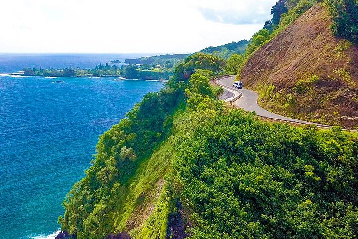 Stardust Hawaii – Famous Road to Hana Waterfalls & Lunch