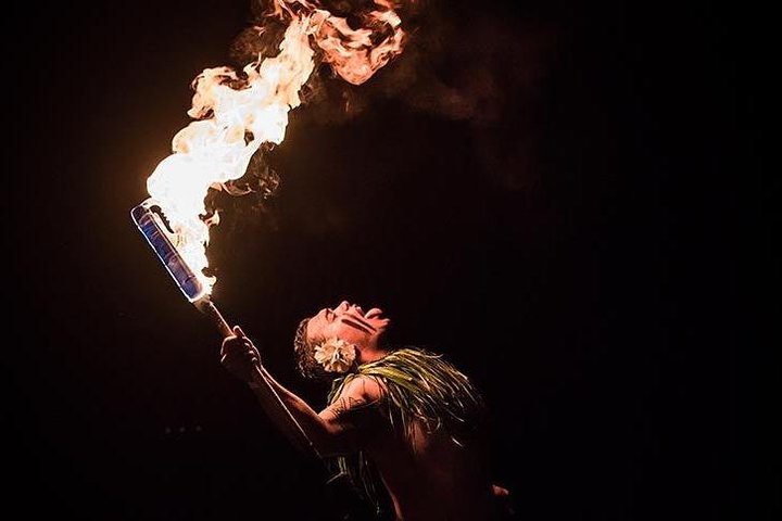 Royal Kona Luau – Voyagers of the Pacific Luau