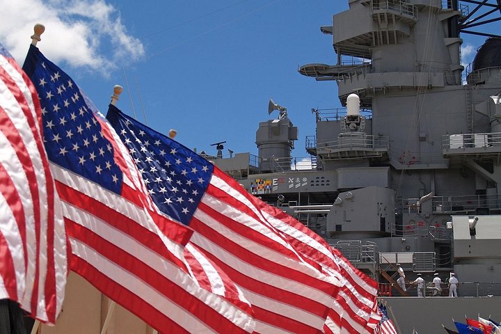 Roberts Hawaii – Stars & Stripes Tour