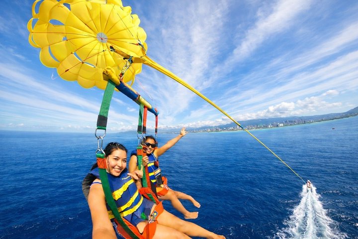 Go Hawaii Watersports – Parasailing in Waikiki