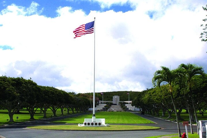 Fly Shuttle & Tours – Pearl Harbor and Honolulu City Tour