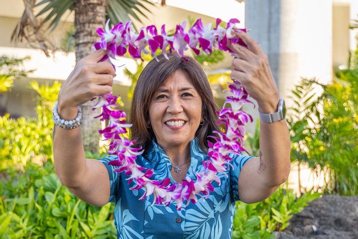 Oahu Orchid Lei Greeting at Honolulu Airport